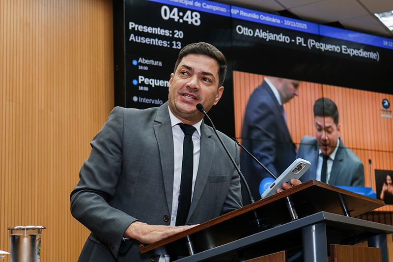 Otto Alejandro protocola projeto que cria regras para instalação de postes em novos empreendimentos