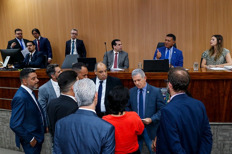 Vereadores aprovam bônus para os servidores da Educação, prorrogação do Plano Municipal da Educação e alterações na doação de área para sede da PF