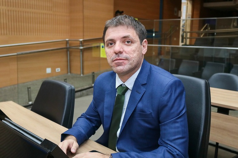 Hebert Ganem entrega Diploma da Diversidade e Inclusão ao Programa Atenção Integral à Criança e ao Adolescente
