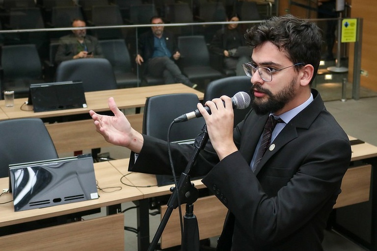 Projeto protocolado por Vini Oliveira obriga estabelecimentos a tornar visível origem das bebidas alcoólicas e Selo ‘Bebida Segura’