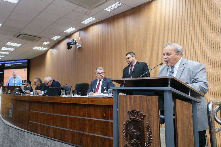 Sancionada lei, de autoria de Ailton da Farmácia, que cria a Semana de Conscientização do Climatério