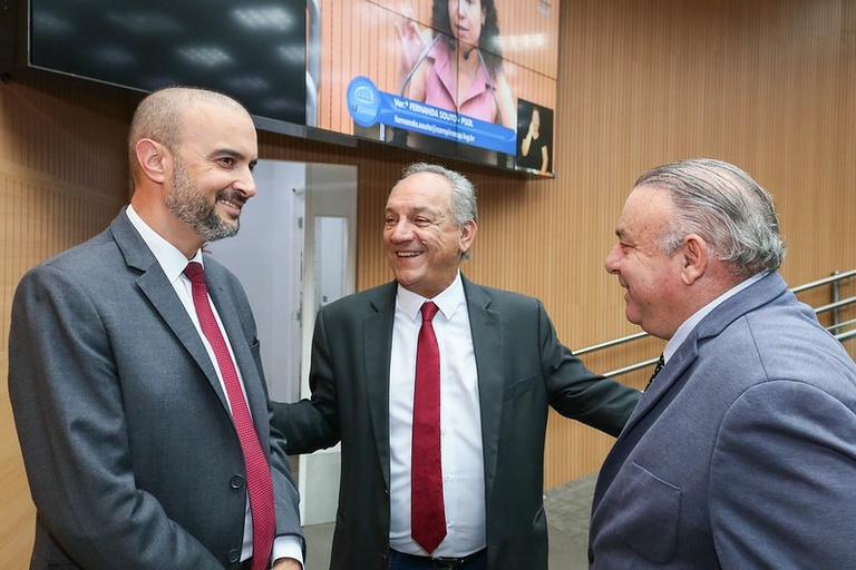 Substitutivo de Gustavo Petta, Luiz Rossini e Arnaldo Salvetti amplia proteção aos animais comunitários 