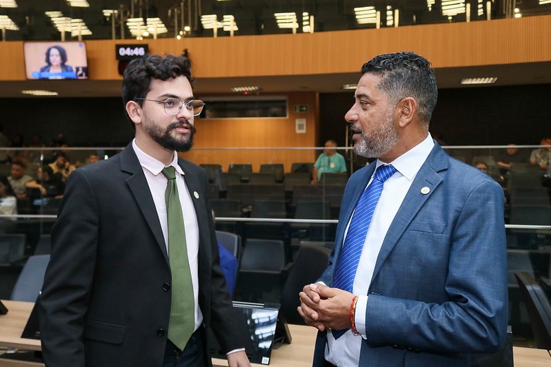 Substitutivo de Vini Oliveira e Carlinhos Camelô institui Política de Inclusão para pessoas com deficiência visual e auditiva