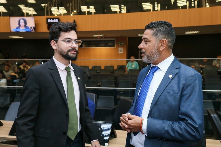 Substitutivo de Vini Oliveira e Carlinhos Camelô institui Política de Inclusão para pessoas com deficiência visual e auditiva