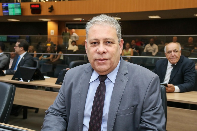 Carmo Luiz entrega Diploma de Mérito do Profissional da Beleza ‘Ondina Paes Leme’ a diversos profissionais da área