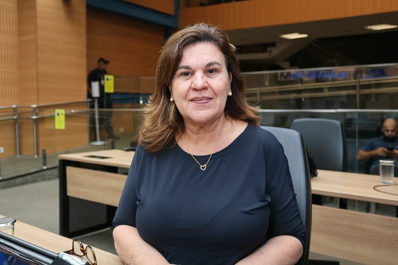 Debora Palermo entrega Medalha Arautos da Paz a fundador do Instituto Há Esperança