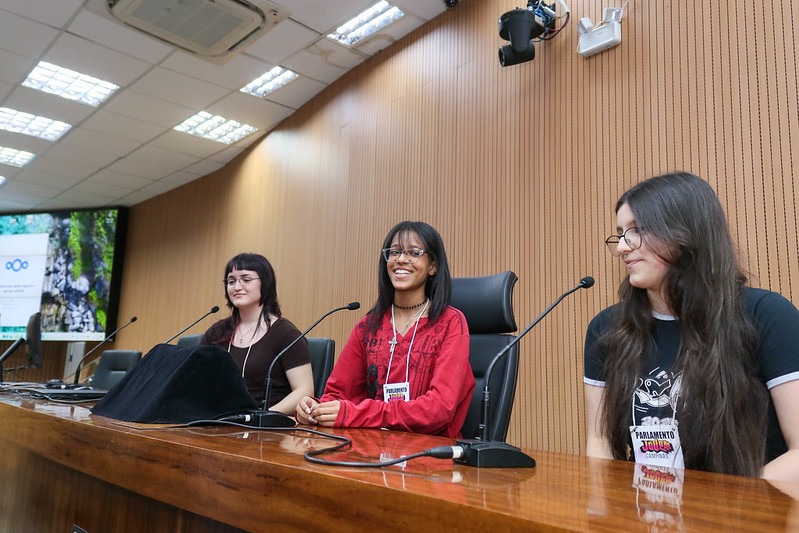 Parlamento Jovem elege Mesa Diretora composta só por jovens vereadoras