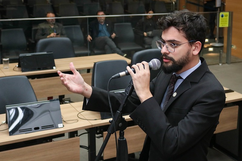PL protocolado por Vini Oliveira institui o Programa Municipal de Diagnóstico e Tratamento de Depressão