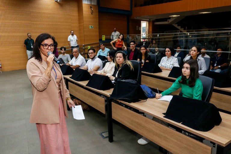 Câmara Universitária reúne 31 estudantes de 11 faculdades de Campinas; programa aproxima o Legislativo da comunidade acadêmica 