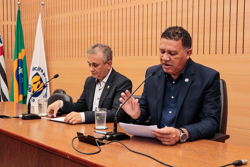 Comissão de Proteção dos Animais debate prevenção à crueldade animal durante o Abril Laranja