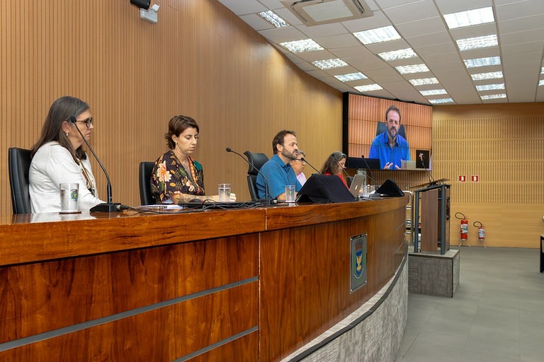 Comissão Especial de Estudos debate a medicalização e o capacitismo como barreira à inclusão para neurodivergentes