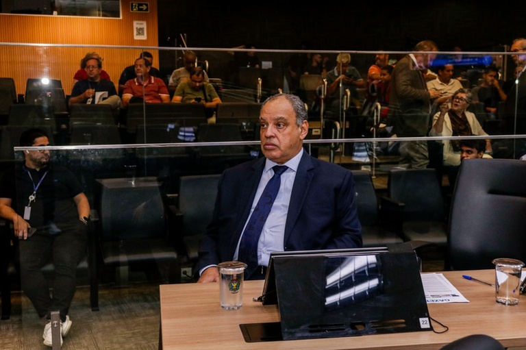 Roberto Alves concede o Título de Cidadão Campineiro para Padre Silvano, fundador da Pastoral da Caridade
