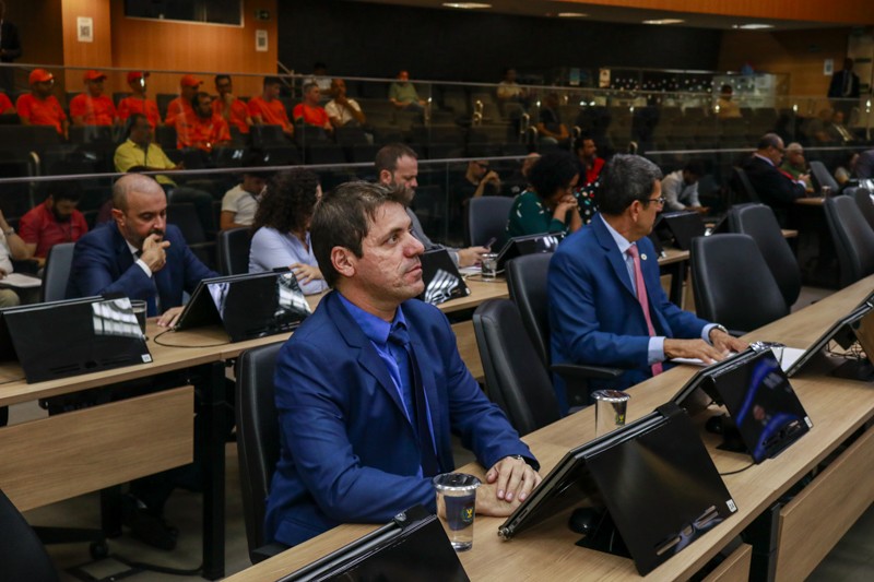 Vereadores aprovam gratificação para agentes da Defesa Civil e proibição de restrições a telas de proteção em condomínios