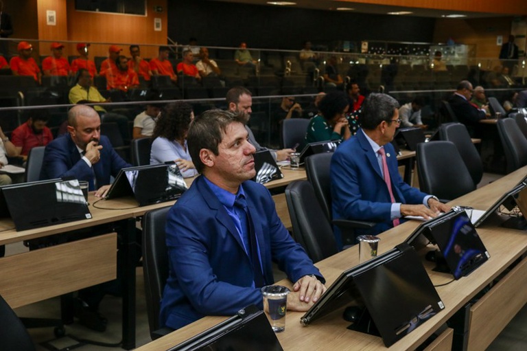 Vereadores aprovam gratificação para agentes da Defesa Civil e proibição de restrições a telas de proteção em condomínios