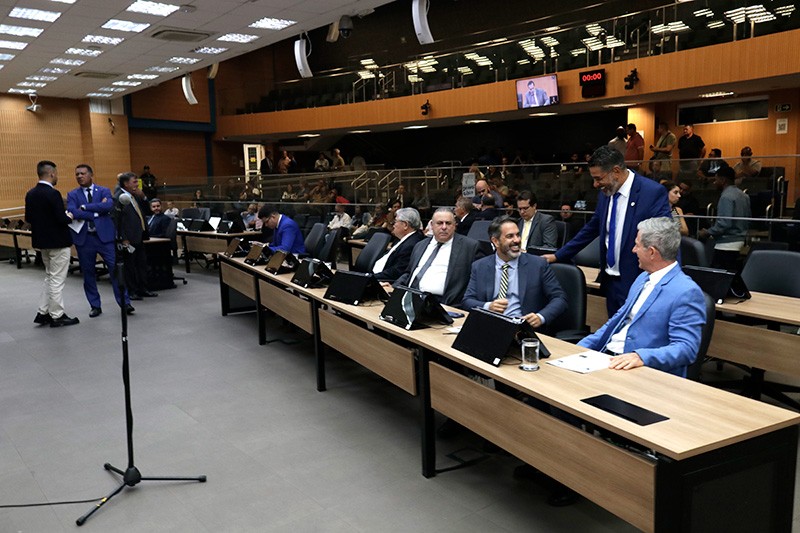 Vereadores aprovam reorganização e mudanças nas regras para comércio ambulante
