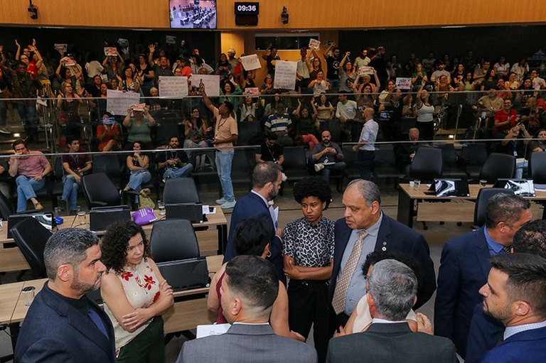 Câmara vota autorização para renegociação de débitos da Prefeitura com o Camprev e uso obrigatório de focinheira em cães de grande porte