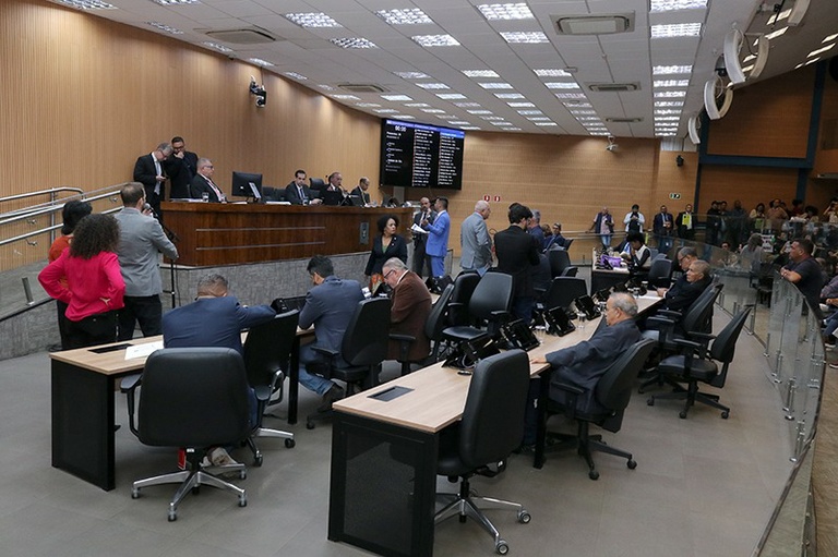  Câmara vota, em primeira discussão, projeto que torna obrigatória microchipagem de pitbulls 