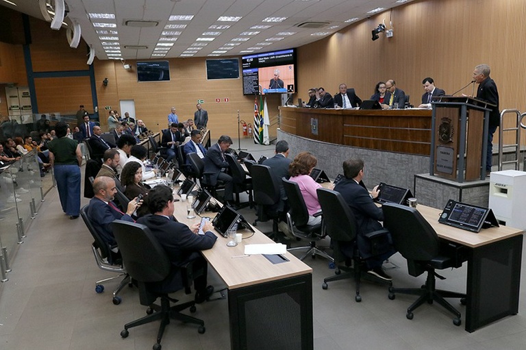 Câmara vota projetos que criam política de prevenção ao AVC e Semana Municipal da Limpeza Digital