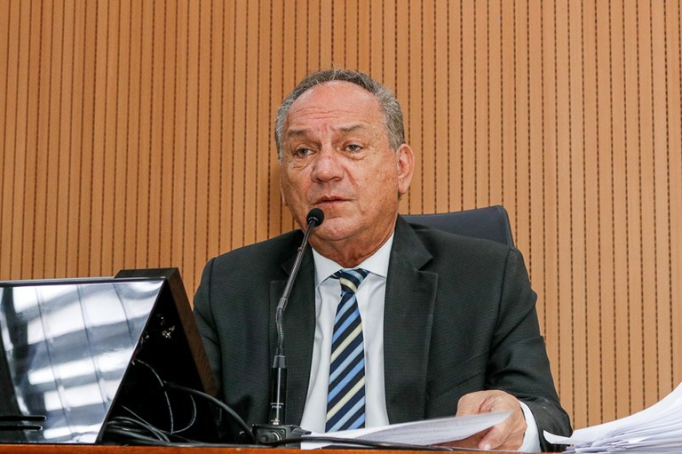 Luiz Rossini concede Diploma de Mérito Jurídico ao Tribunal Regional do Trabalho da 15ª Região pelo aniversário de 40 anos