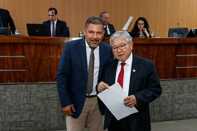 Marrom Cunha e Luis Yabiku protocolam PL que institui atendimento por telemedicina para pacientes com Doença de Parkinson  