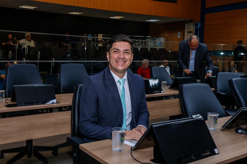 Otto Alejandro concede Diploma de Mérito Gastronômico ao proprietário do Bar do Nicola