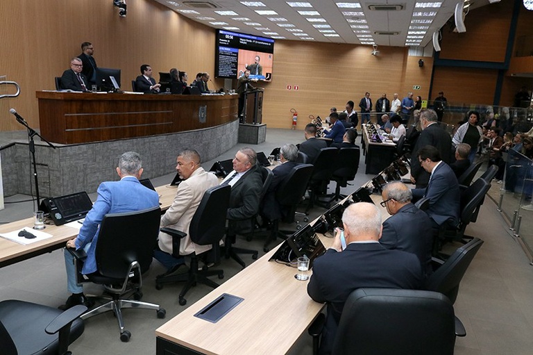 Vereadores aprovam em definitivo projetos que autorizam renegociação de dívidas do município em reuniões extraordinárias