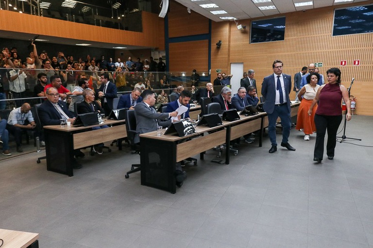 Vereadores aprovam projetos que permitem renegociação de dívidas do município e ampliação de prazos de pagamento