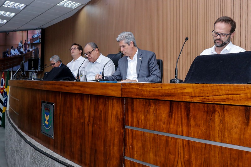 Comissão de Constituição e Legalidade analisa projeto que reserva vagas para alunos da rede municipal em atividades de artes marciais