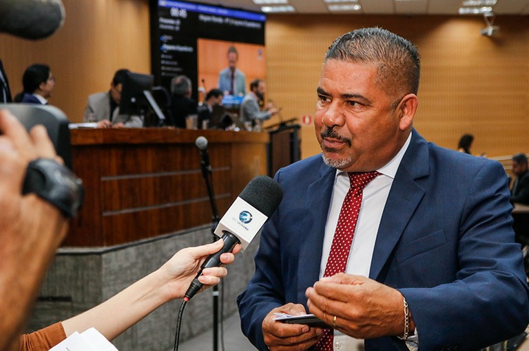 Marrom Cunha protocola PL que estabelece 50% de desconto no valor do passe escolar para atletas e paratletas matriculados na rede de ensino 