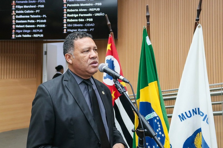 Permínio Monteiro apresenta projeto que prevê a instalação de torneira de água potável para animais em áreas públicas 