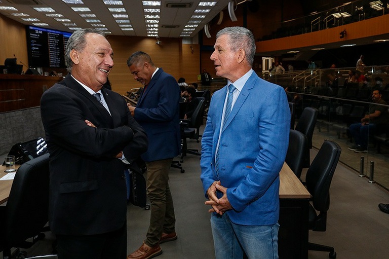 Plenário analisa pedido de concessão de títulos de Cidadão Campineiro ao levantador Bruninho e ao técnico Horácio Dileo, do Vôlei Renata-Campinas
