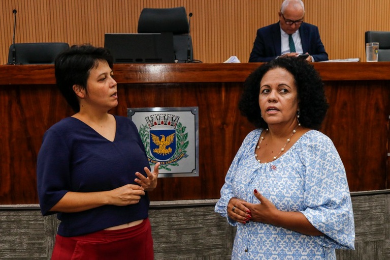 Projeto protocolado por Mariana Conti e Guida Calixto enquadra profissionais da educação infantil na carreira do magistério