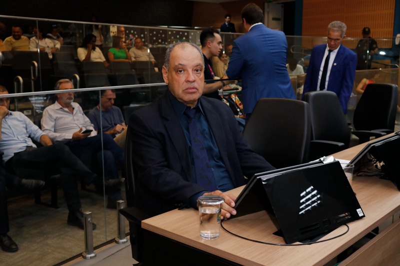 Roberto Alves protocola projeto que propõe a conversão de multa de trânsito leve em doação voluntária de sangue 