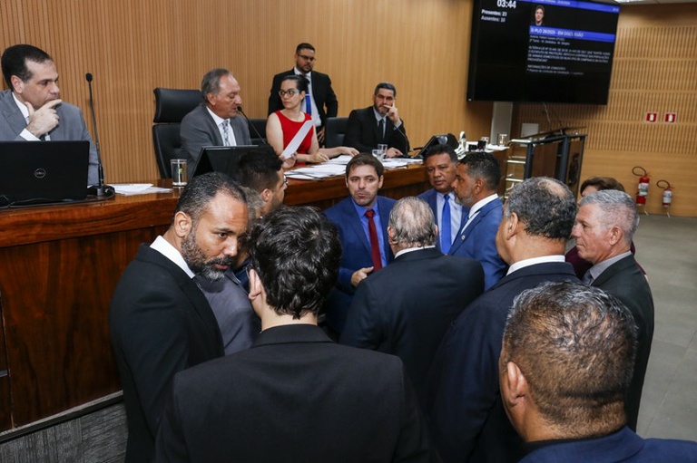 Vereadores aprovam em segundo turno projeto que endurece punições para maus-tratos a animais