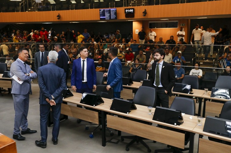 Vereadores aprovam punição disciplinar da Corregedoria e arquivamento da investigação da CP contra Otto Alejandro