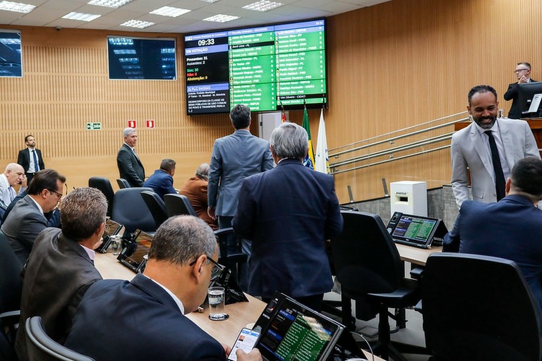 Primeiros PLs protocolados em 2026 tratam do plano de cargos da Camprev, gratificação de agentes da Defesa Civil, gestão e planejamento urbana