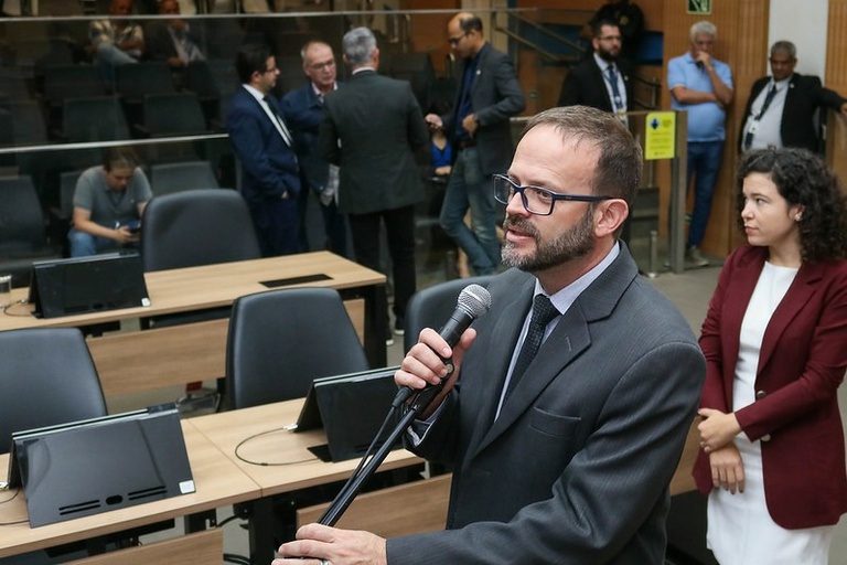 Comissão Especial de Estudos discute política transversal para garantir direitos das pessoas neurodivergentes