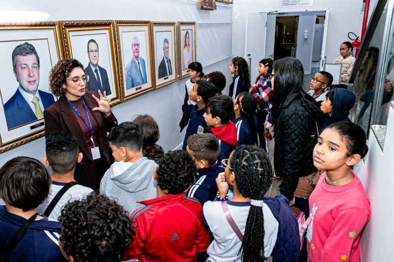 Câmara Educa recebe alunos da Escola Leonor Savi Chaib