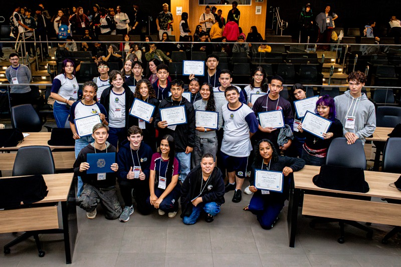 Estudantes da 8ª Edição do Parlamento Jovem tomam posse e elegem Mesa Diretora