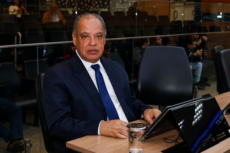 Roberto Alves concede Título de Cidadão Campineiro ao Bispo da Comunidade Evangélica Sara Nossa Terra  