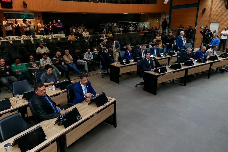 Vereadores aprovam mudanças em alvarás, no quadro da Orquestra Sinfônica e adesão ao Sistema Nacional do Esporte