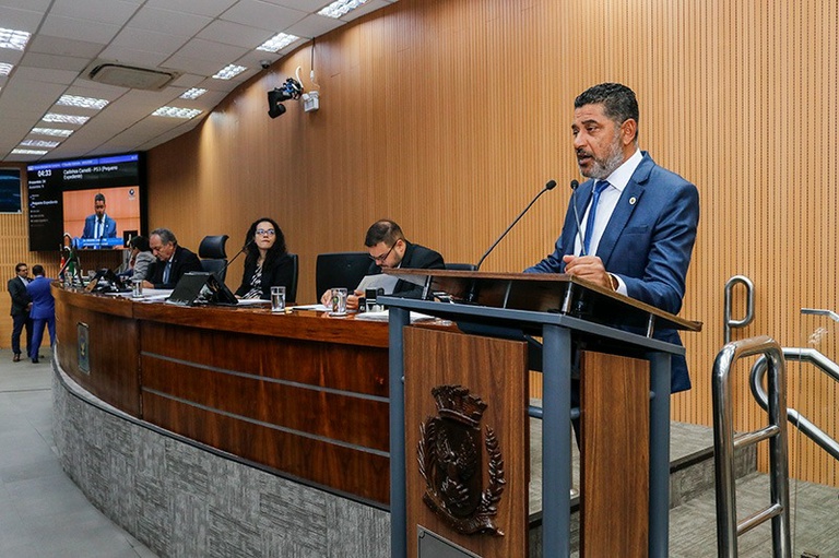Carlinhos Camelô protocola PL que institui o programa de rastreamento de crianças e adolescentes com Transtorno de Espectro Autista