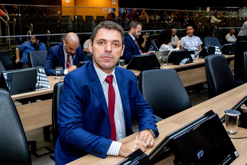 Hebert Ganem concede Título de Cidadão Campineiro ao professor e escritor Paulo Franchetti  