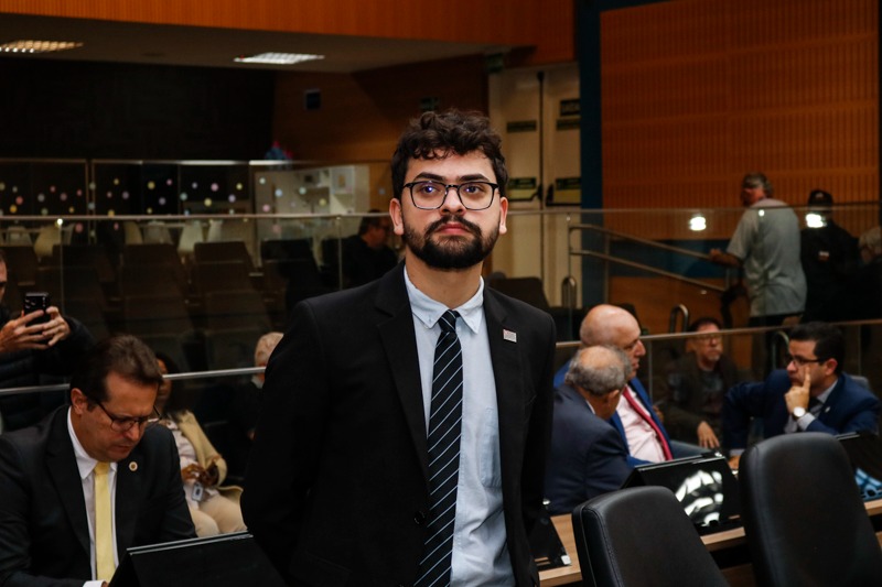 Projeto de Lei de Vini Oliveira concede prioridade de vagas em creches para mães solo em vulnerabilidade social