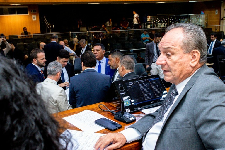 Vereadores aprovam mudanças nas regras para comércio ambulante e ampliação das restrições ao fumo em espaços públicos