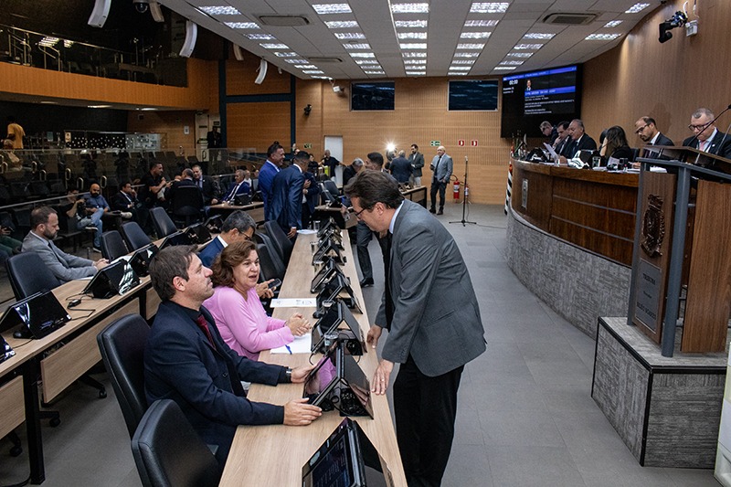 Câmara vota parcerias com empresas do setor pet e utilização de Inteligência Artificial pela Administração Pública