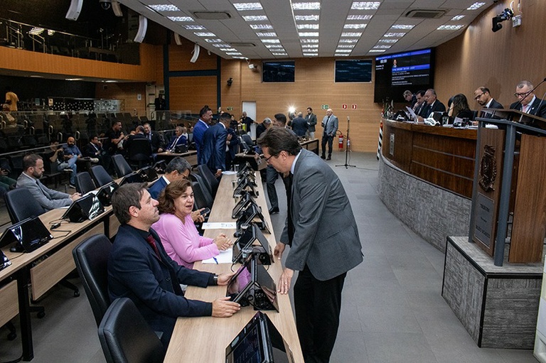 Câmara vota parcerias com empresas do setor pet e utilização de Inteligência Artificial pela Administração Pública