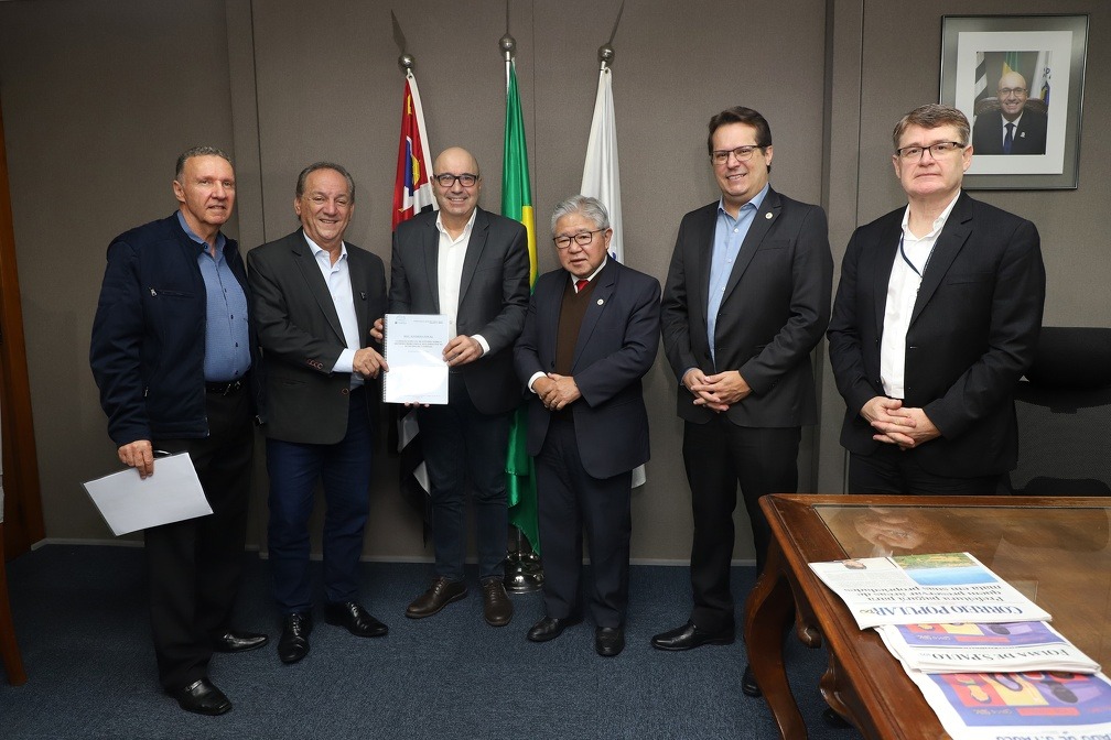 Comissão Especial de Estudos da Reforma Tributária entrega relatório final ao prefeito e alerta para perda de até R$ 400 milhões na arrecadação do município