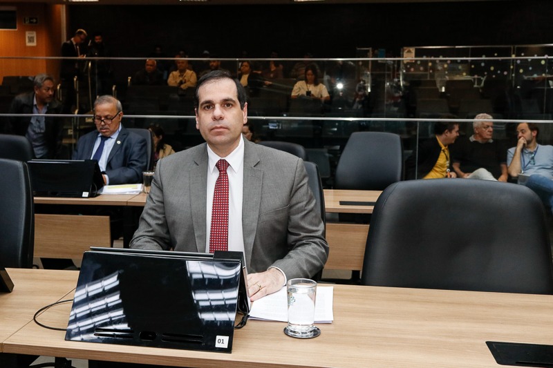 Guilherme Teixeira entrega Diploma de Mérito Médico a cardiologistas de Campinas