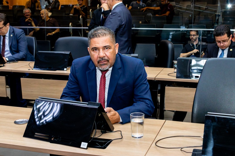 Marrom Cunha presta homenagem a idealizadores de projetos sociais Love Dance e Web Tecnologia Digital e ao fundador da Cia Cenarte 